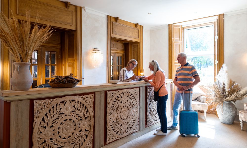 requisitos para abrir un hotel