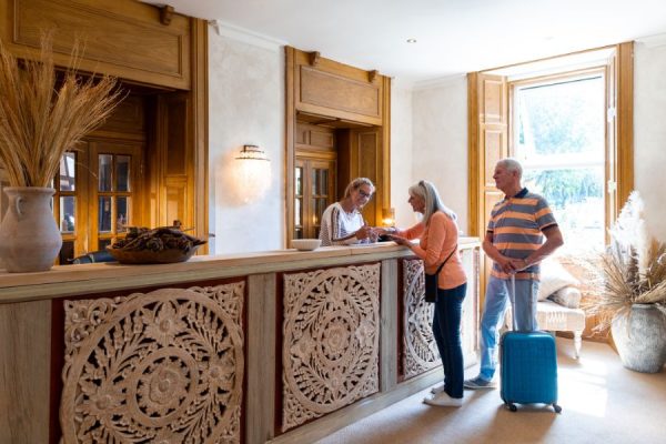 requisitos para abrir un hotel